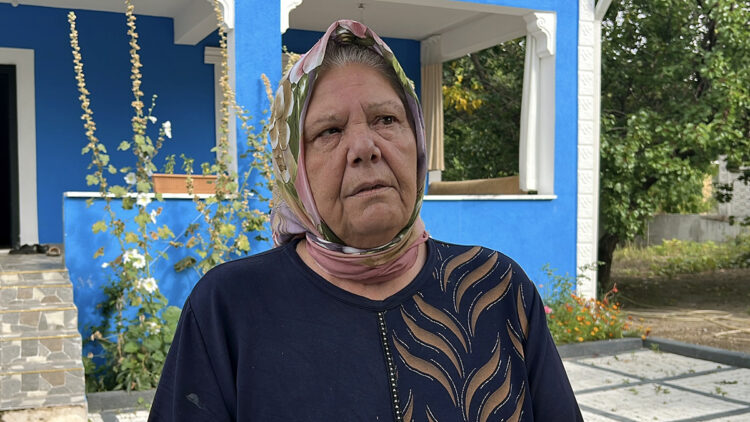Çatı temizliği sırasında aynı aileden 4 kişiye arılar saldırdı