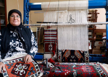 8 yaşında tezgâhın başına geçti, 61'inde mirasını geleceğe taşıyor