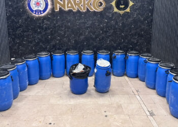 Bayrampaşa’da yarım tonluk uyuşturucu operasyonu: 4 gözaltı