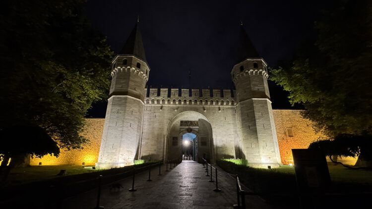 Topkapı Sarayı gece bir başka güzel: Yaz sezonunda 32 bine yakın kişi ziyaret etti