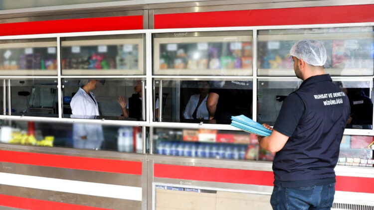 Ümraniye Belediyesi’nden okul kantinlerinde denetim: Öğrencilerin sağlıklı ve güvenilir gıdaya ulaşması önemli