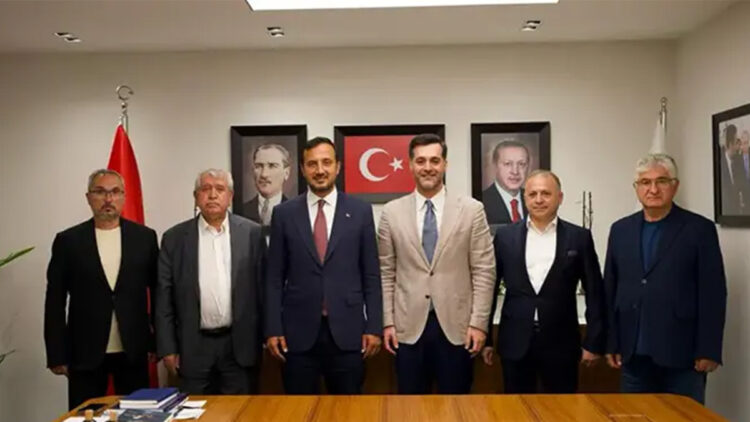 AK Parti'ye geçen Hüseyin Kazan’dan Üsküdar Belediyesi’ne sert eleştiriler