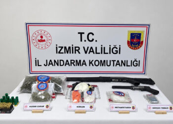 İzmir’de uyuşturucu operasyonu: 1 kilo 100 gram kokain ele geçirildi