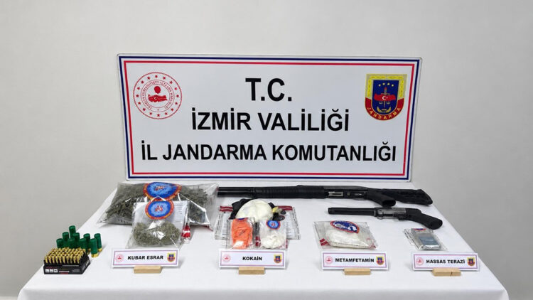 İzmir’de uyuşturucu operasyonu: 1 kilo 100 gram kokain ele geçirildi