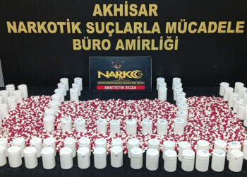 Manisa'da otomobilden uyuşturucu haplar çıktı; sürücü tutuklandı