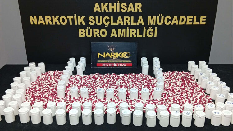 Manisa'da otomobilden uyuşturucu haplar çıktı; sürücü tutuklandı