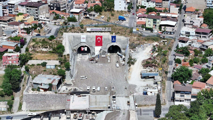 Tünel inşaatı nedeniyle tahliye ve yıkımlar, esnafın işlerini durma noktasına getirdi: "Evim sağlam ama çevrem viran"