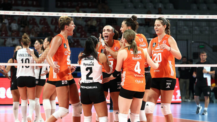 İzmir'de voleybol coşkusu sona erdi: Tribünleri dolduranlara teşekkür edildi