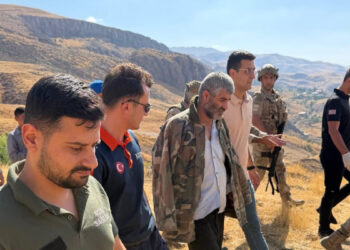 Kayıp zihinsel engelli, 5 saat sonra kayalıklarda bulundu