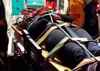 20 metre yükseklikten ormanlık alana düşerek yaralandı