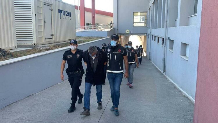 Jandarmadan 32 ilde eş zamanlı operasyon: Tonlarca uyuşturucu ve binlerce hap yakalandı