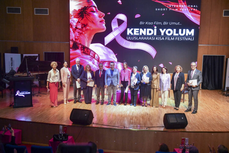 52 ülkeden 435 film, meme kanseri farkındalığı için yarıştı