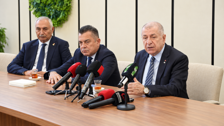 “Türkiye'nin ekonomik sorunları ancak iktidarın değişmesiyle çözülebilir”
