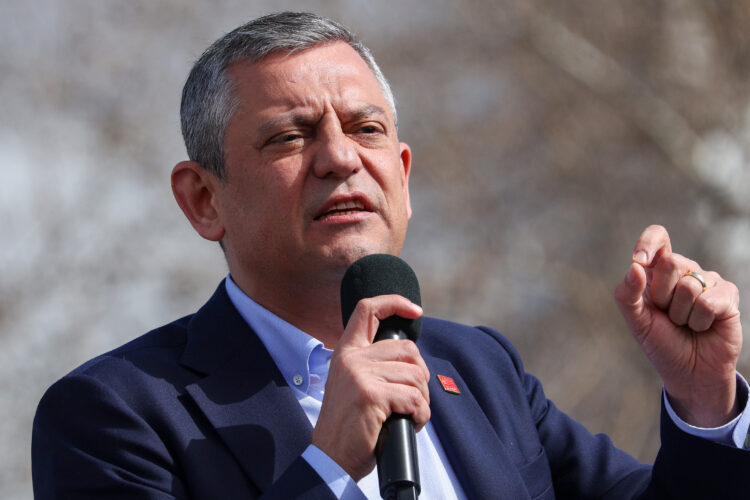 Özgür Özel’den fon krizi çıkışı: Görünenler buzdağının tepesi, buzdağının altı görünmüyor