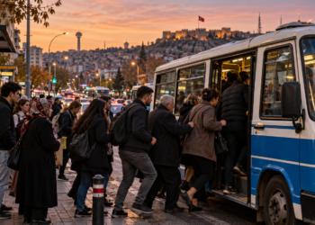 Kuşatılan otobüs durakları ve "Dolmuş geliyor, yat yere!" paniği