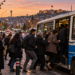 Kuşatılan otobüs durakları ve "Dolmuş geliyor, yat yere!" paniği