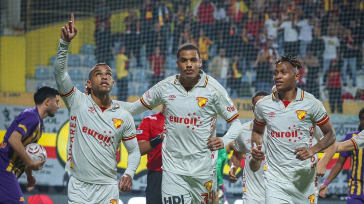 Bugün hangi maçlar var? 17 Ekim Cumartesi spor gündemi: Galatasaray, Fenerbahçe ve Beşiktaş sahada!