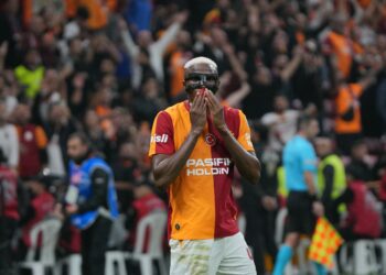 Galatasaray-Fenerbahçe derbisinde ilk yarı sonucu: Osimhen'den 2 gol, skor 2-0!