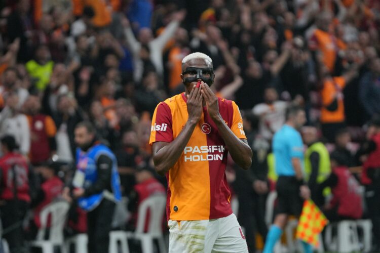 Galatasaray-Fenerbahçe derbisinde ilk yarı sonucu: Osimhen'den 2 gol, skor 2-0!