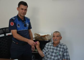 Kıbrıs gazisi bulduğu poşet içindeki altınları zabıtaya teslim etti
