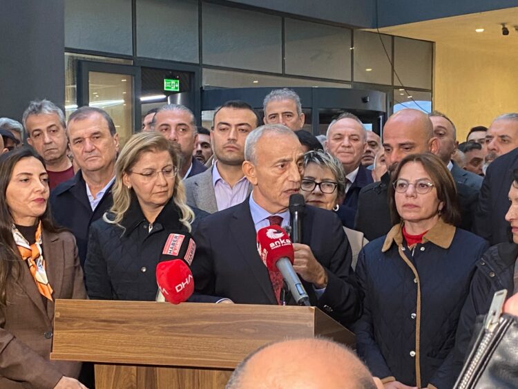 CHP'de İstanbul depremi! 3 belediye başkanı ve 1 başkan vekili YENİ Parti'ye katıldı