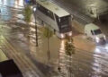 Malatya'da şiddetli sağanak! Yollar göle döndü, araçlar mahsur kaldı