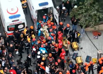 Çöken binanın mimarı ve şantiye şefi gözaltına alındı