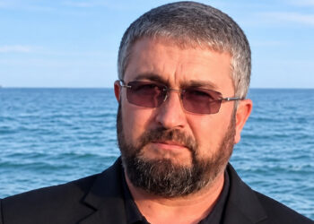 Mezarlıkta budama yaptığı ağaçtan düşen imam öldü
