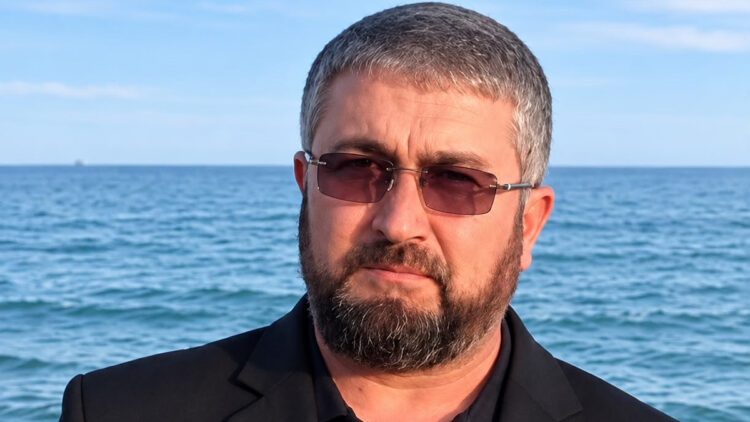 Mezarlıkta budama yaptığı ağaçtan düşen imam öldü