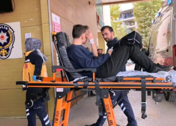 Motosikletin tekerini tamir etmeye çalışırken parmağı koptu