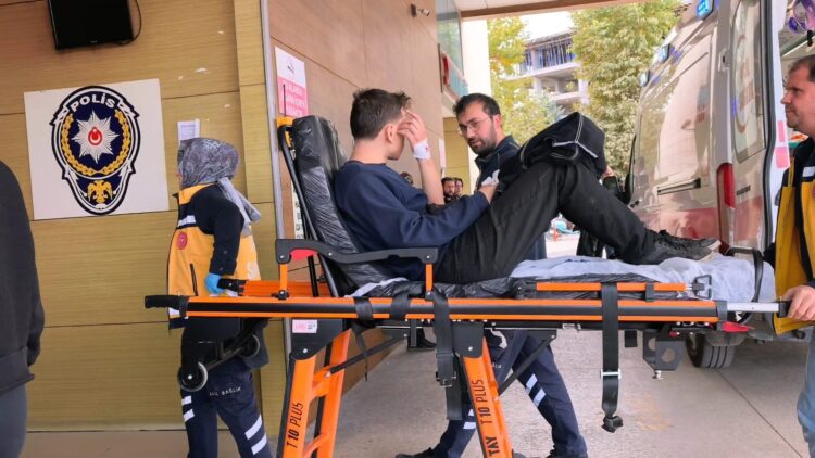 Motosikletin tekerini tamir etmeye çalışırken parmağı koptu