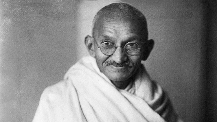 Şiddetin gürültüsünde Gandhi’nin sessiz gücü