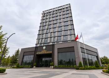 Eski Manisa Büyükşehir Belediyespor Başkanı ve yöneticilerinin de olduğu 4 kişiye gözaltı