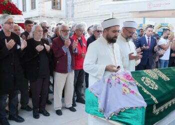 Necla Uygur toprağa verildi