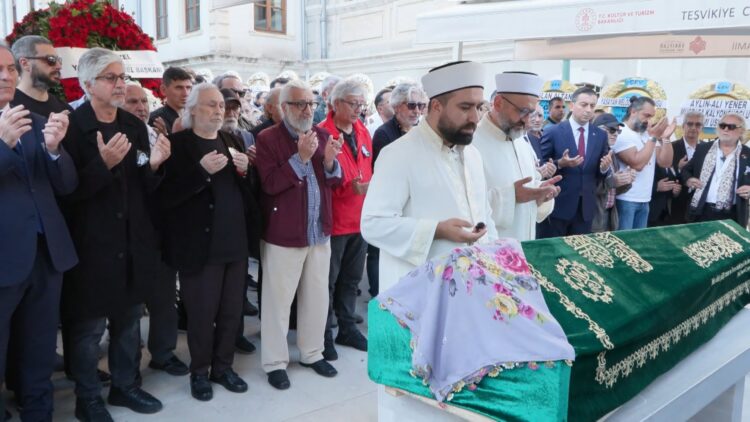 Necla Uygur toprağa verildi