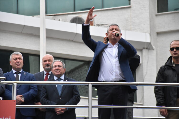 Özgür Özel’den ‘yeni siyaset’ çıkışı: “Türkiye’yi birleşmeye davet ediyorum”