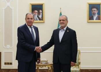 İran Cumhurbaşkanı Pezeşkiyan'dan ABD'ye sert suçlama! Lavrov ile görüşmesinde dikkat çeken mesaj