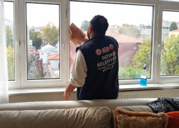 Fatih’te yaşlılara evde temizlik ve kişisel bakım desteği