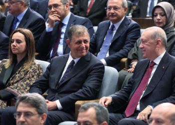 İzmir’de siyasi deprem: Cemil Tugay AK Parti’ye geçti