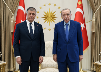 İzmir’de siyasi deprem: Cemil Tugay AK Parti’ye geçti