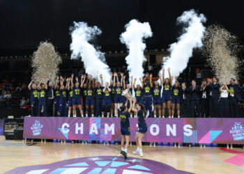 Fenerbahçe Tarfin, FIBA Kadınlar Süper Kupa’yı kaldırdı