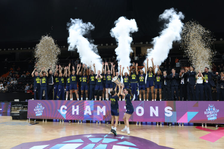 Fenerbahçe Tarfin, FIBA Kadınlar Süper Kupa’yı kaldırdı