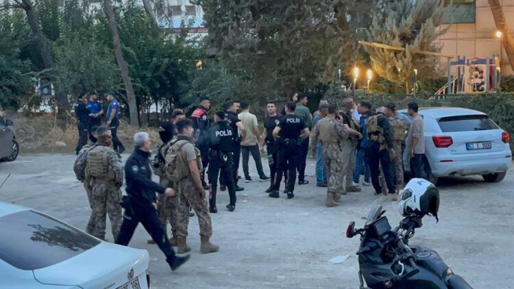 Şanlıurfa’da polisle çatışan firari şüpheli intihar etti