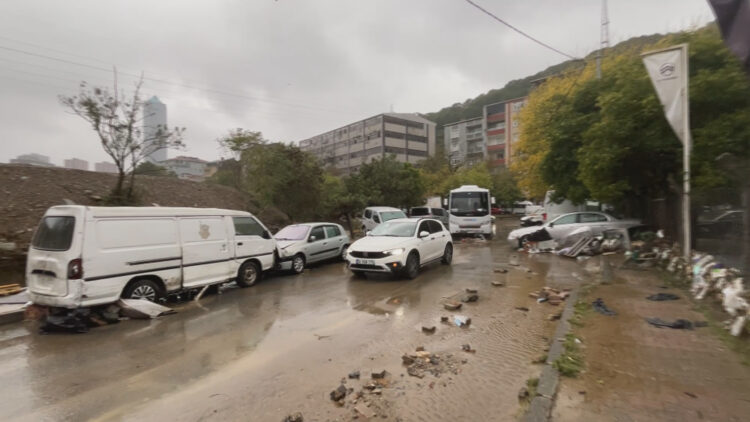 İstanbul'da sel felaketinin bilançosu ağırlaştı! 3 kişi hayatını kaybetti, 5 kişi aranıyor