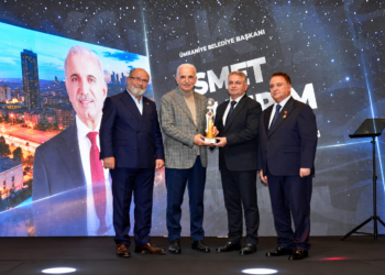 Ümraniye Belediye Başkanı İsmet Yıldırım’a ‘İstanbul’da Yılın Belediye Başkanı’ ödülü