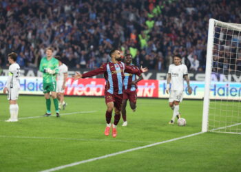 Trabzonspor, Beşiktaş'ı 2-0 mağlup etti! Thomas Reis, Süper Lig tarihine geçti