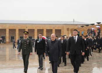 Ümit Özdağ, gençlik kolları başkanlarıyla Anıtkabir'i ziyaret etti