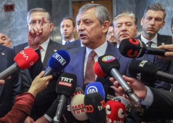 Özgür Özel'den Ahmet Taner Kışlalı anmasında dikkat çeken söz: “İktidar partisinin genel başkanı olarak geleceğim!”