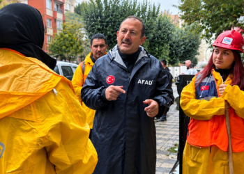 Türkiye genelinde şiddetli yağış alarmı! AFAD 60 bin personel ve 8 bin 927 araçla sahada