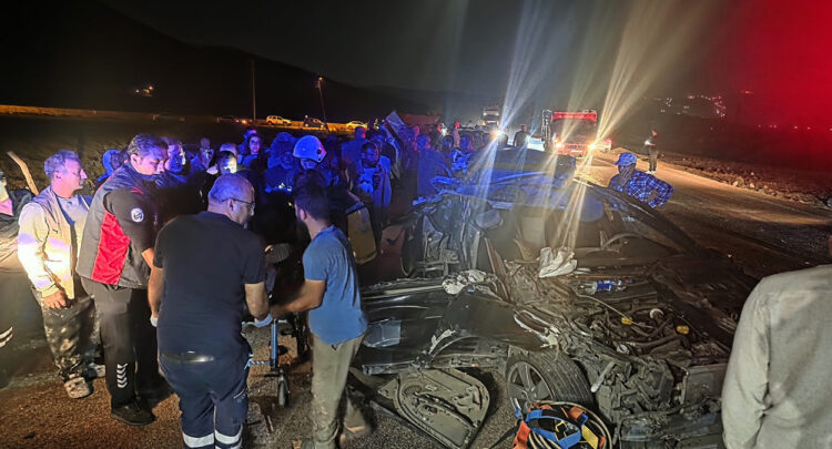 Gaziantep İslahiye’de peş peşe iki ayrı kaza: 4 kişi ağır yaralandı